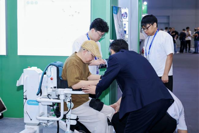 安杰莱李鲁亚：把“大脑想动”做成康复机器人第一性原理