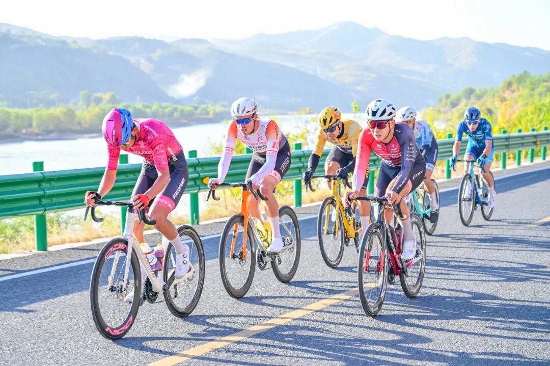 2026中国·榆林第五届沿黄观光路国际自行车赛吴堡开赛